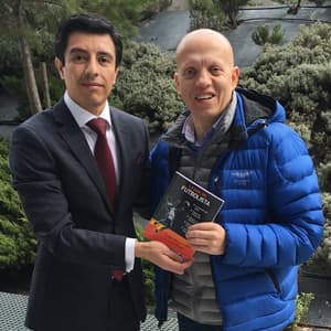 Ruben Tello con Marcos López comentarista de la Champions League y entrenador español