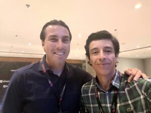 Ruben Tello con Daniel Vega secretario deportivo del Club Atlético Huracán